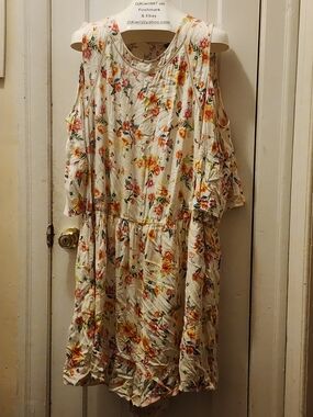 4x [Torrid] Colorful Floral Cold Shoulder Romper